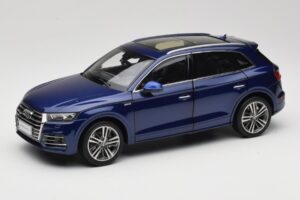 Audi Q5L FY Sininen Paudi Model 1:18 33729 Metalli