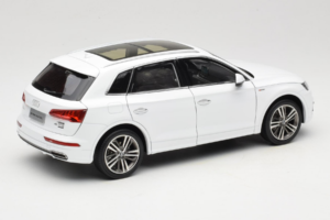 Audi Q5L FY Valkoinen Paudi Model 1:18 30694 Metalli — kuva 3 / 8