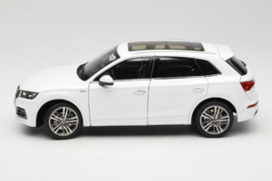 Audi Q5L FY Valkoinen Paudi Model 1:18 30694 Metalli — kuva 4 / 8