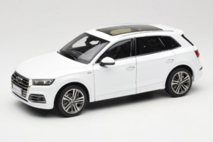 Audi Q5L FY Valkoinen Paudi Model 1:18 30694 Metalli
