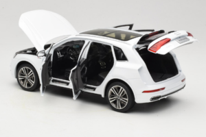 Audi Q5L FY Valkoinen Paudi Model 1:18 30694 Metalli — kuva 5 / 8