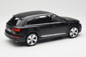 Audi Q7 4M Matta Musta Minichamps 1:18 110014001 Metalli — kuva 3 / 8