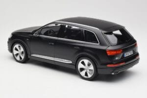 Audi Q7 4M Matta Musta Minichamps 1:18 110014001 Metalli — kuva 7 / 8