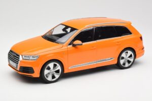 Audi Q7 4M Oranssi Metallic Minichamps 1:18 110014004 Metalli