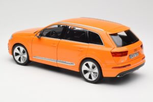 Audi Q7 4M Oranssi Metallic Minichamps 1:18 110014004 Metalli — kuva 7 / 8
