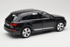 Audi Q7 4M Orca Black Minichamps 1:18 5011407625 Metalli — kuva 3 / 8