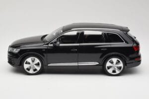 Audi Q7 4M Orca Black Minichamps 1:18 5011407625 Metalli — kuva 4 / 8