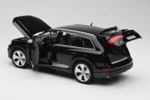 Audi Q7 4M Orca Black Minichamps 1:18 5011407625 Metalli — kuva 5 / 8