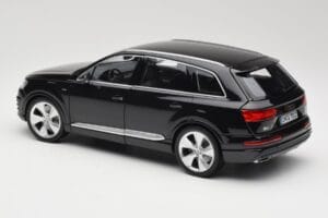 Audi Q7 4M Orca Black Minichamps 1:18 5011407625 Metalli — kuva 7 / 8