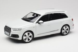 Audi Q7 4M Valkoinen Minichamps 1:18 110014000 Metalli
