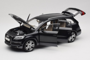 Audi Q7 Musta Kyosho 1:18 09221BK Metalli — kuva 2 / 8