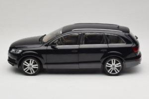 Audi Q7 Musta Kyosho 1:18 09221BK Metalli — kuva 4 / 8