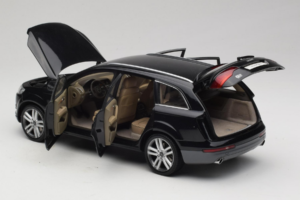 Audi Q7 Musta Kyosho 1:18 09221BK Metalli — kuva 5 / 8