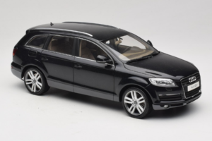Audi Q7 Musta Kyosho 1:18 09221BK Metalli — kuva 6 / 8