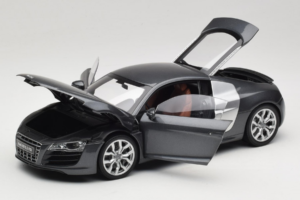 Audi R8 5.2 FSI Quattro Daytona Grey Kyosho 1:18 09216DG Metalli — kuva 2 / 7
