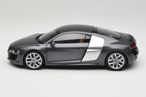 Audi R8 5.2 FSI Quattro Daytona Grey Kyosho 1:18 09216DG Metalli — kuva 4 / 7