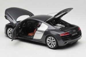 Audi R8 5.2 FSI Quattro Daytona Grey Kyosho 1:18 09216DG Metalli — kuva 5 / 7