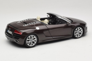 Audi R8 5.2 Spyder Teak Brown Kyosho 1:18 5010918525 Metalli — kuva 3 / 8