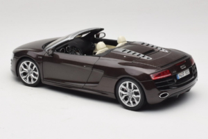Audi R8 5.2 Spyder Teak Brown Kyosho 1:18 5010918525 Metalli — kuva 7 / 8