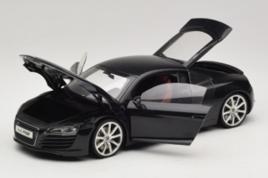 Audi R8 Musta Kyosho 1:18 09213BK Metalli — kuva 2 / 8