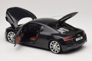 Audi R8 Musta Kyosho 1:18 09213BK Metalli — kuva 5 / 8