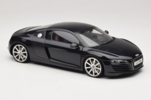 Audi R8 Musta Kyosho 1:18 09213BK Metalli — kuva 6 / 8