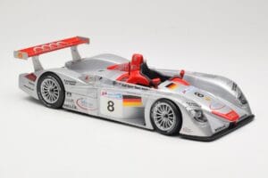 Audi R8 LMP900 #8 Audi Sport Team Joest F. Biela / E. Pirro / T. Kristensen 24 Hours of Le Mans 2000 Maisto 1:18 38899 Metall — kuva 4 / 6