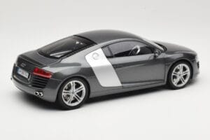 Audi R8 Type 42 4.2 Daytona Grey Kyosho 1:18 5010618425 Metalli — kuva 3 / 8