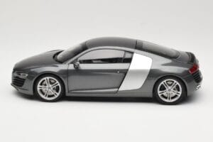 Audi R8 Type 42 4.2 Daytona Grey Kyosho 1:18 5010618425 Metalli — kuva 4 / 8