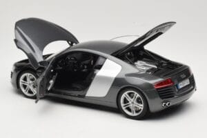 Audi R8 Type 42 4.2 Daytona Grey Kyosho 1:18 5010618425 Metalli — kuva 5 / 8