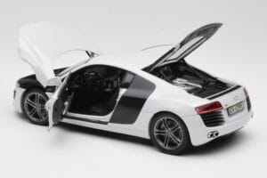 Audi R8 Type 42 Suzuka Grey Kyosho 1:18 09213SG Metalli — kuva 5 / 8