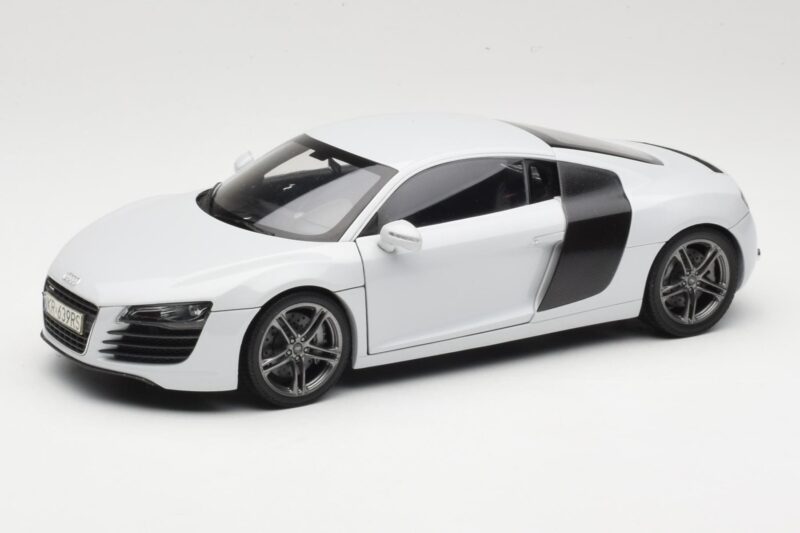 Audi R8 Type 42 Suzuka Grey Kyosho 1:18 09213SG Metalli