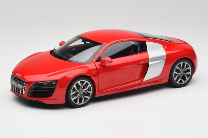 Audi R8 V10 Brilliant Punainen Kyosho 1:18 09216RR Metalli