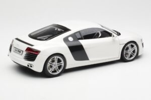 Audi R8 Type 42 Valkoinen Kyosho 1:18 09213W Metalli — kuva 3 / 8