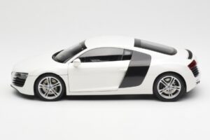 Audi R8 Type 42 Valkoinen Kyosho 1:18 09213W Metalli — kuva 4 / 8
