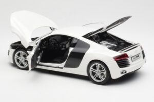 Audi R8 Type 42 Valkoinen Kyosho 1:18 09213W Metalli — kuva 5 / 8