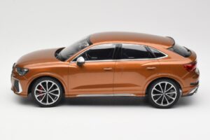 Audi RS Q3 Sportback 8U Brown Metallic Minichamps 1:18 155018104 Metalli — kuva 3 / 6