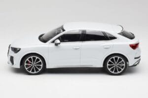 Audi RS Q3 F3 Sportback Glacier White Metallic Minichamps 1:18 155018105 Metalli — kuva 3 / 6