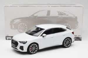 Audi RS Q3 F3 Sportback Glacier White Metallic Minichamps 1:18 155018105 Metalli — kuva 6 / 6