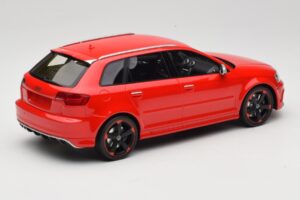 Audi RS3 8P Sportback Punainen DNA 1:18 DNA000056 Hartsi — kuva 2 / 6
