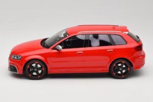 Audi RS3 8P Sportback Punainen DNA 1:18 DNA000056 Hartsi — kuva 3 / 6