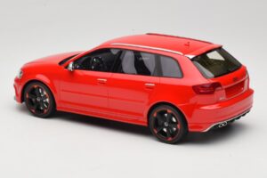 Audi RS3 8P Sportback Punainen DNA 1:18 DNA000056 Hartsi — kuva 5 / 6