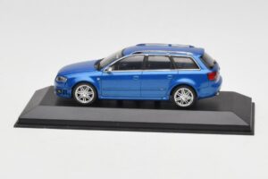 Audi RS4 B7 Avant Blue Metallic Minichamps 1:43 AUDI010 Metalli