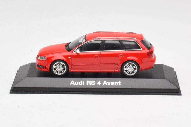 Audi RS4 B7 Avant Punainen Minichamps 1:43 5010509213 Metalli