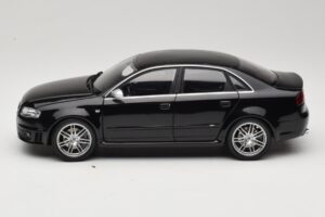 Audi RS4 B7 Sedan Phantom Black Minichamps 1:18 5010509115 Metalli — kuva 4 / 8
