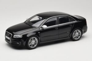 Audi RS4 B7 Sedan Phantom Black Minichamps 1:18 5010509115 Metalli