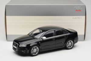 Audi RS4 B7 Sedan Phantom Black Minichamps 1:18 5010509115 Metalli — kuva 8 / 8