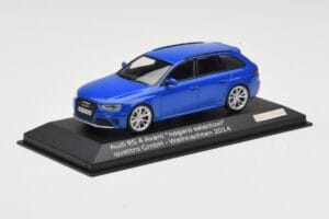 Audi RS4 B8 Avant Nogaro Blue Jouluvalinta 2014 Minichamps 1:43 AUDI003 Metalli — kuva 2 / 4