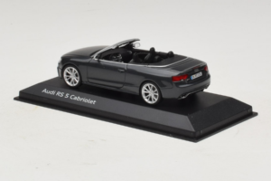 Audi RS5 B8 Avoauto Daytona Gray Minichamps 1:43 5011215323 Metalli — kuva 3 / 4