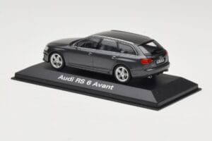 Audi RS6 C5 Avant Daytona Grey Minichamps 1:43 5010710233 Metalli — kuva 3 / 4